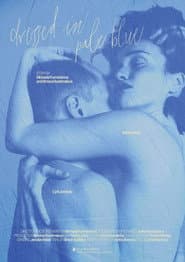 V bleděmodré oblečeni