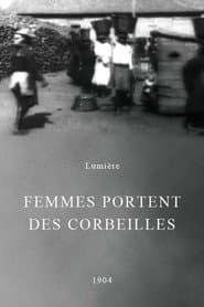 Fort-de-France: Femmes portant des corbeilles