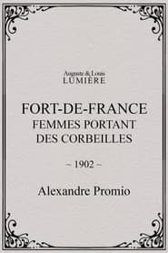 Fort-de-France : femmes portant des corbeilles